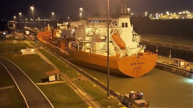 Visitar la esclusa de Miraflores de noche