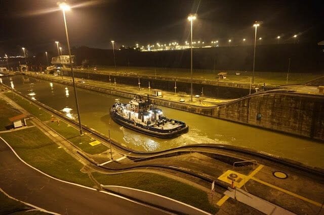 Visitar la esclusa de Miraflores de noche
