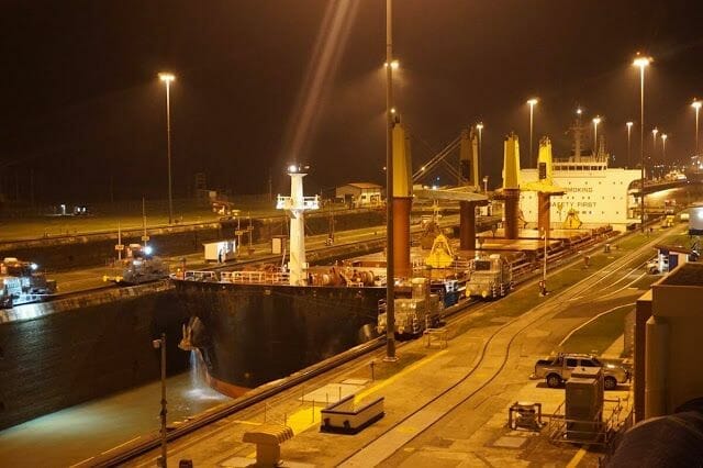 Visitar la esclusa de Miraflores de noche