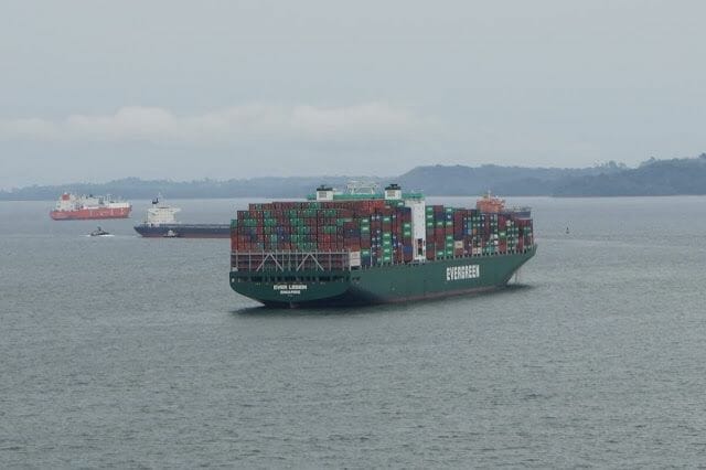 ir de la esclusa de Miraflores a Agua Clara