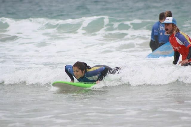 mujer surf