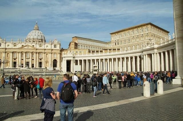 cola acceso basilica san pedro