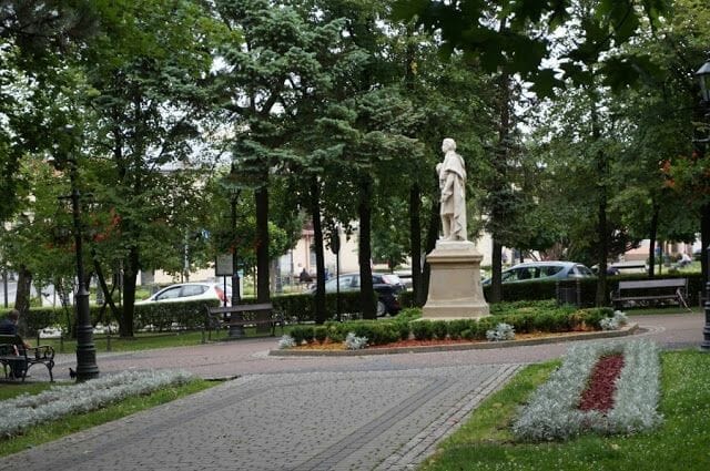 estatua de Adam Mickiewicz que ver en Wieliczka