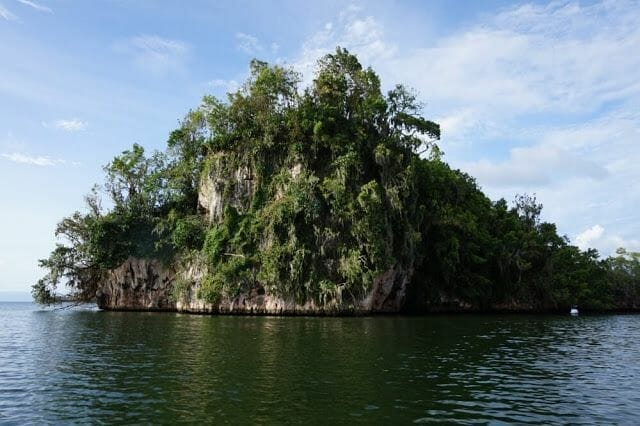 mogotes parque Nacional los Haitises