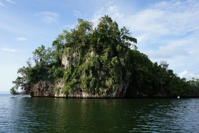 mogotes parque Nacional los Haitises