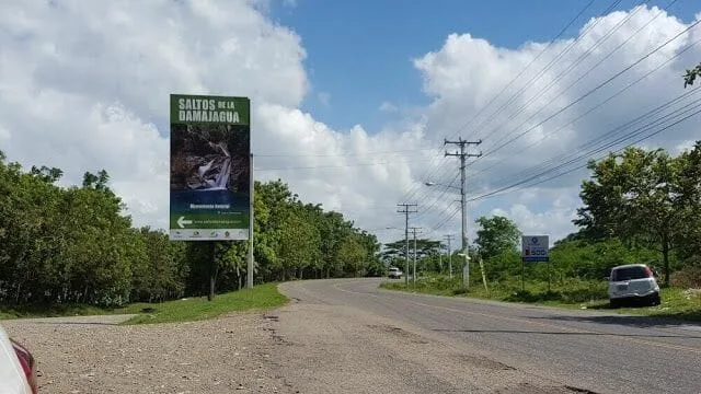 cartel carretera Saltos de Damajagua