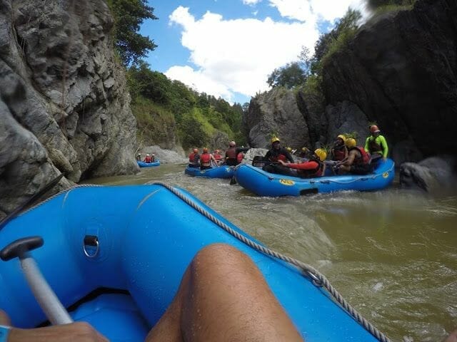 RAFTING POR EL RÍO YAQUE botes