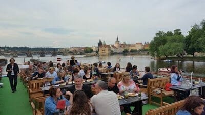 Paseo en barco con cena 