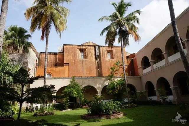 CLAUSTRO Convento Santo Domingo de los Dominicos