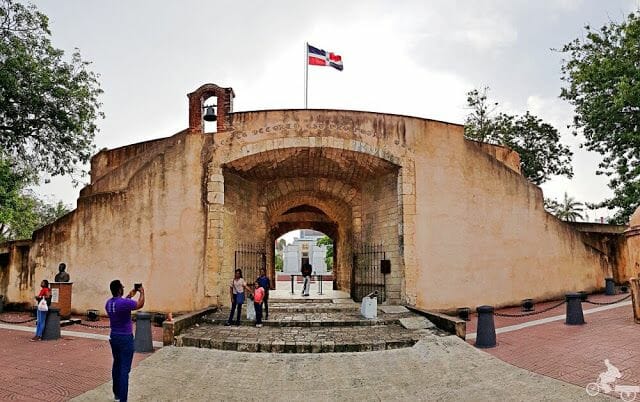 puerta del conde Qué ver en Santo Domingo