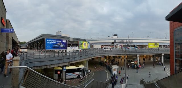 Estación central de trenes y buses de Cracovia