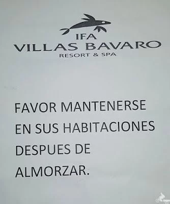 letrero instrucciones huracan en resort