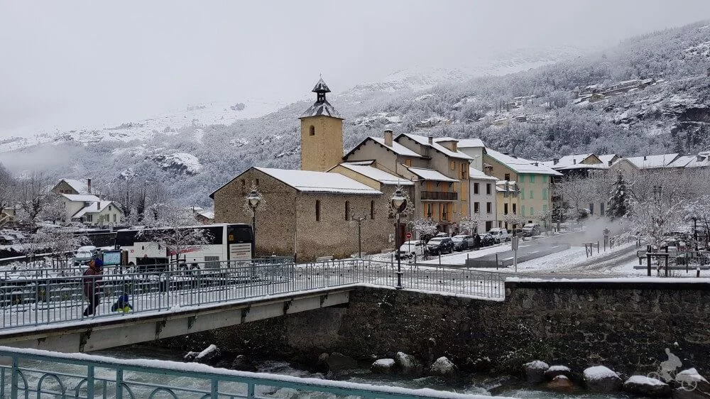 pueblo y río de Ax-les-thermes