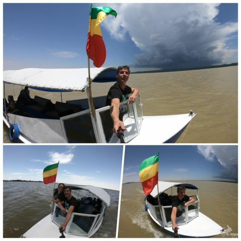 barca navegando lago tana