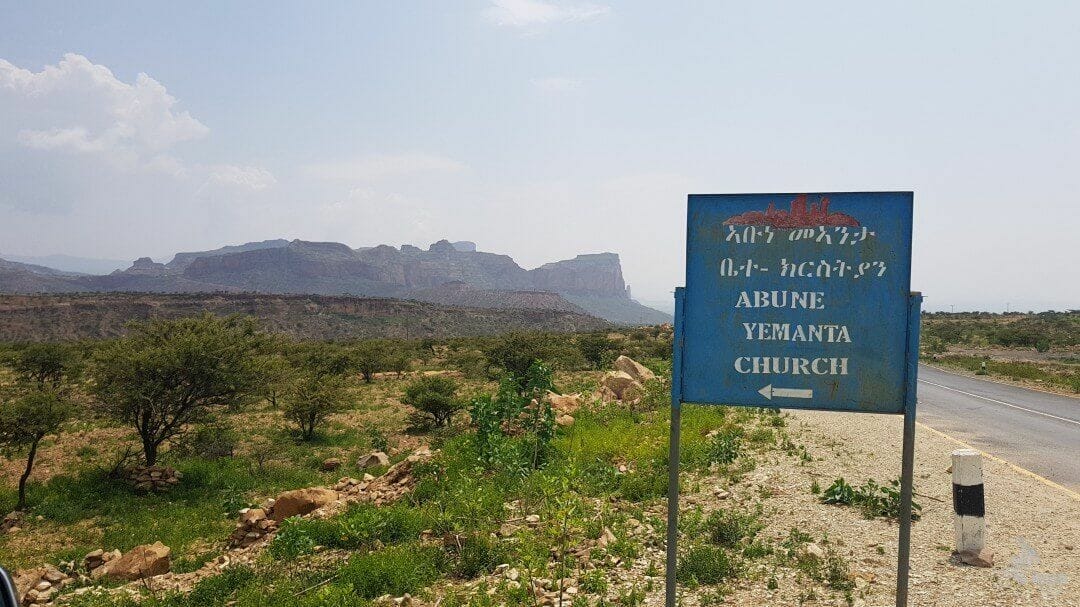 letrero iglesia abuna yemata guh