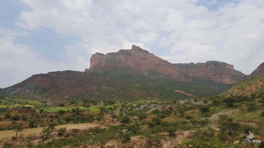 montaña iglesia cueva etiopia