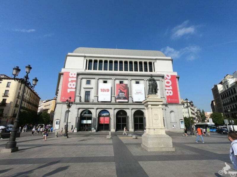 plaza isabel II de Madrid