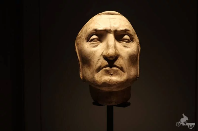 busto de dante en el palazzo vecchio