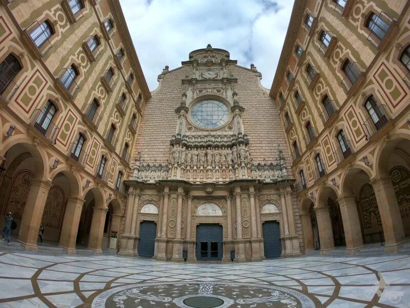fachada basilica montserrat