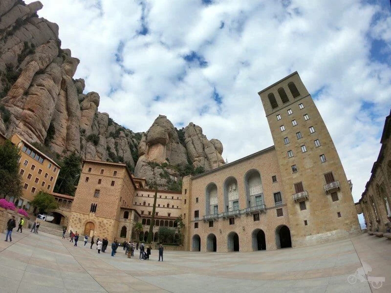 fachada monasterio montserrat