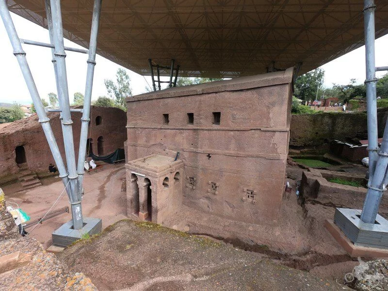 portico exento Bet Maryam iglesia lalibela etiopia