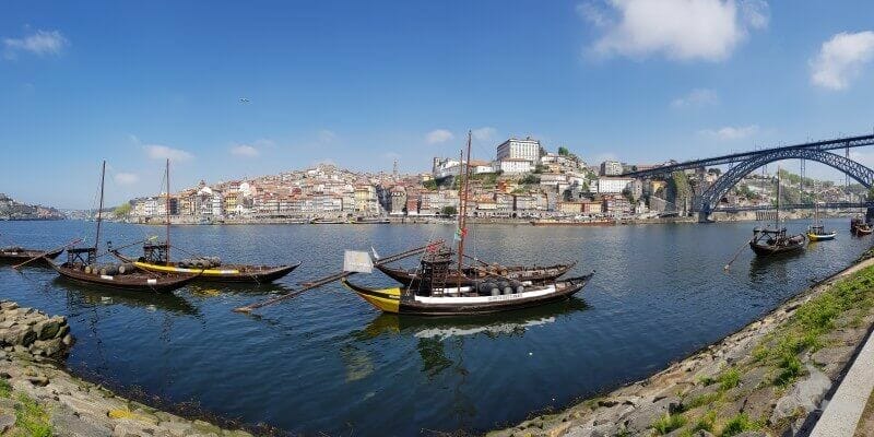 Rabelos amarrados en vilanova de Gaia Oporto