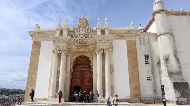 fachada-biblioteca universidad coimbra