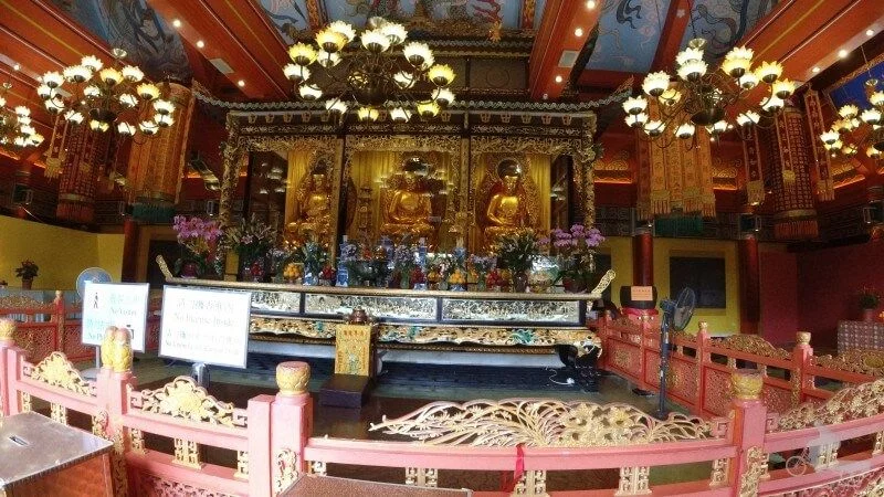 interior monasterio po lin - isla Lantau