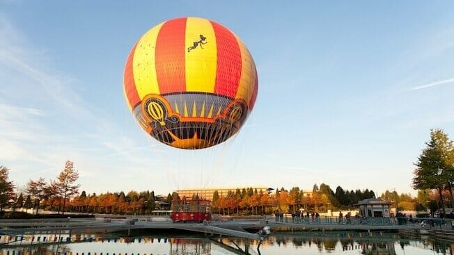 Paseo en globo en PanoraMagique en Disney Village