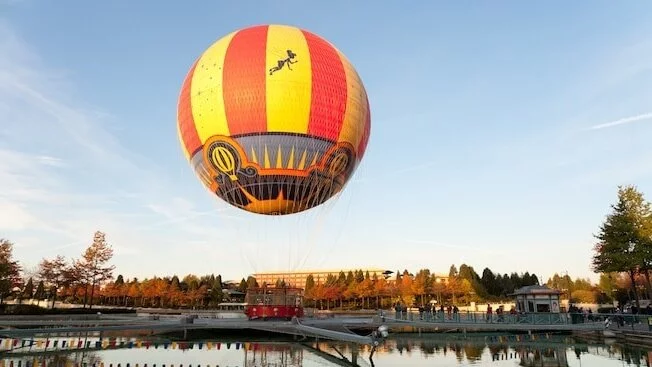 Paseo en globo en PanoraMagique en Disney Village