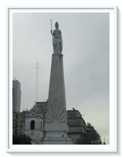 Plaza Mayo La Piramide - montserrat buenos aires