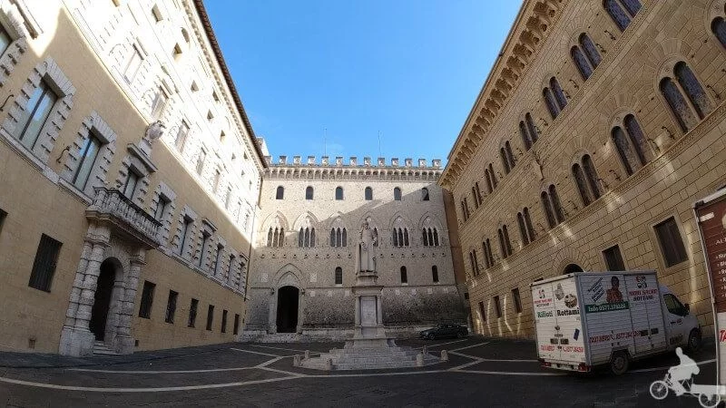 Plaza y Palacio Salimbeni