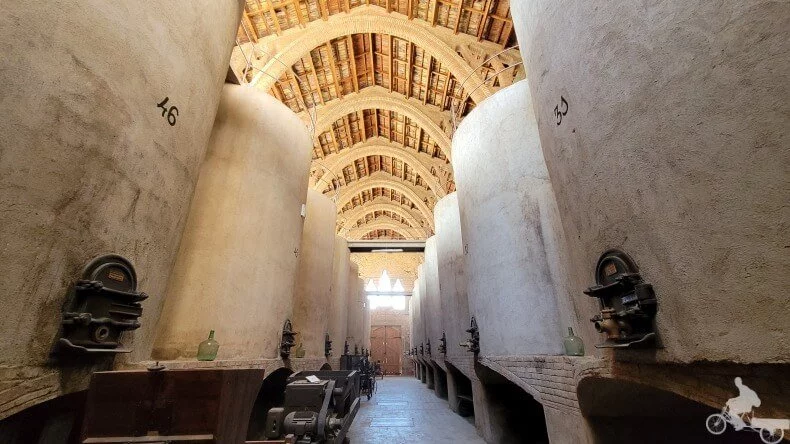 interior catedral del vi de Pinell de Bray
