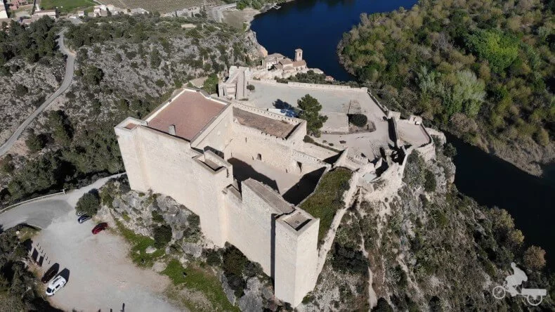 vista aérea del castillo de Miravet