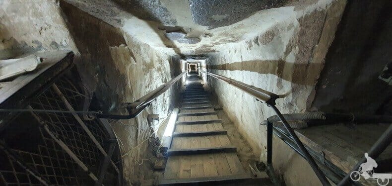 primer ascenso en el interior pirámide de Keops