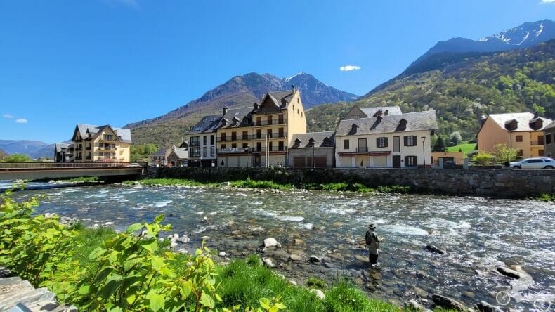 rio Garona al paso de Bossòst
