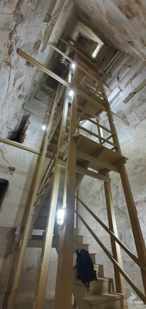 gran escalera de la pirámide Acodada