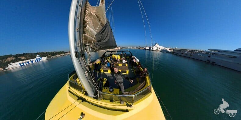 Paseo en catamarán por puerto de Barcelona