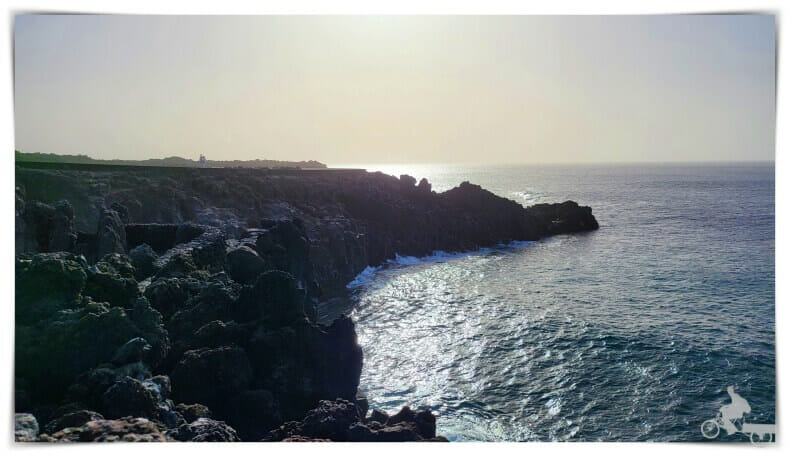 lengua de lava en el mar