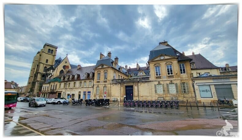 Saint-Jean et la Place Bossuet
