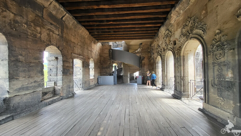 puerta negra trier