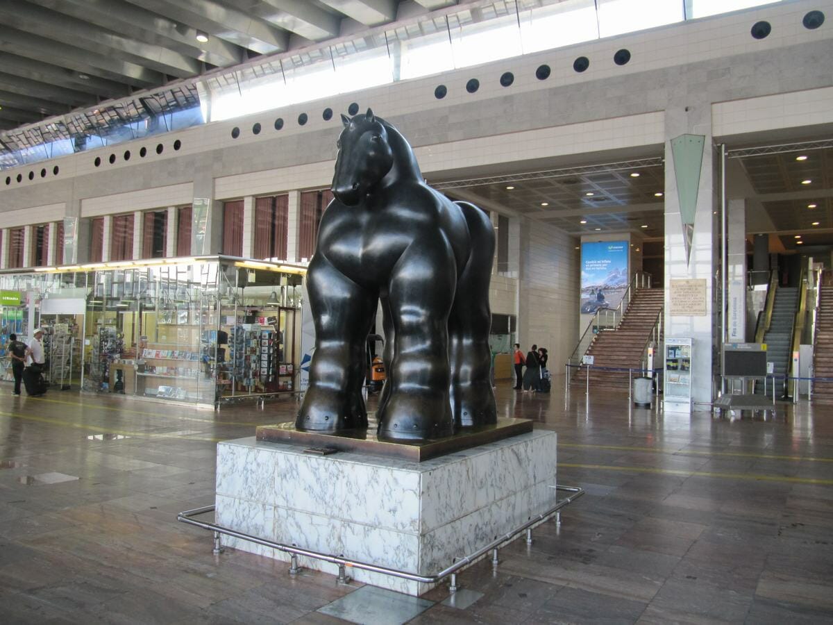 caballo de Botero en el aeropuerto de Barcelona T2