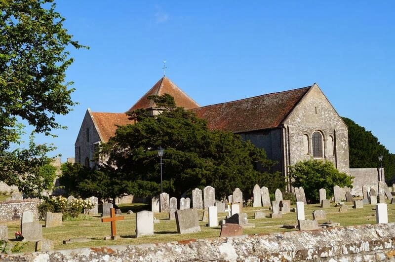 iglesia y cementerio