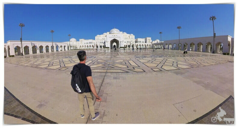 patio del palacio presidencial Qasr Al Watan de Emiratos Árabes Unidos en Abu Dhabi