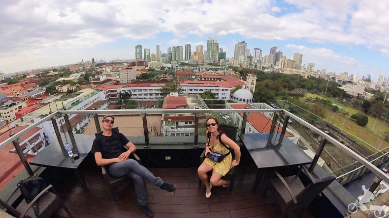Intramuros desde terraza restaurante y bar llamado Sky Deck View Bar