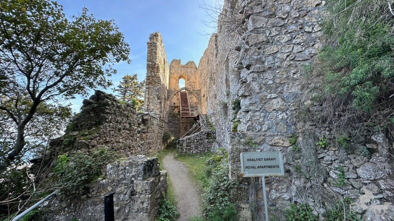 segunda sección del castillo de San Hilarion en Chipre