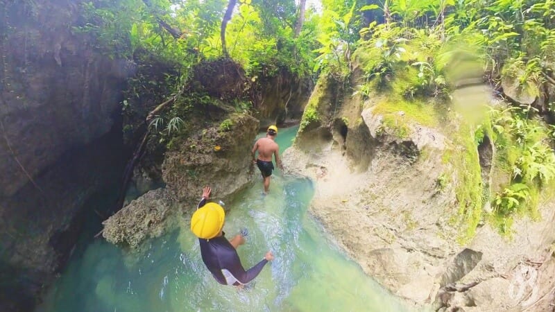 experiencia en las cueva de siargao