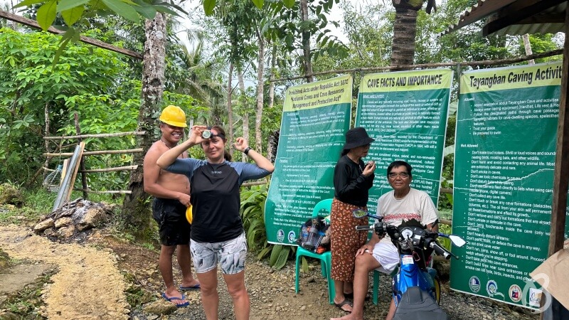 Entrada de Tayangban Cave Pool en la isla de Siargao