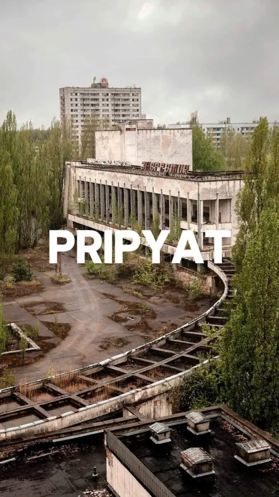 edificios abandonados en Prypiat cerca de Chernóbil en Ucrania