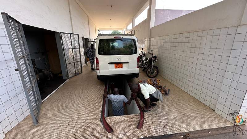 Problemas mecánicos. Coche África. Taller